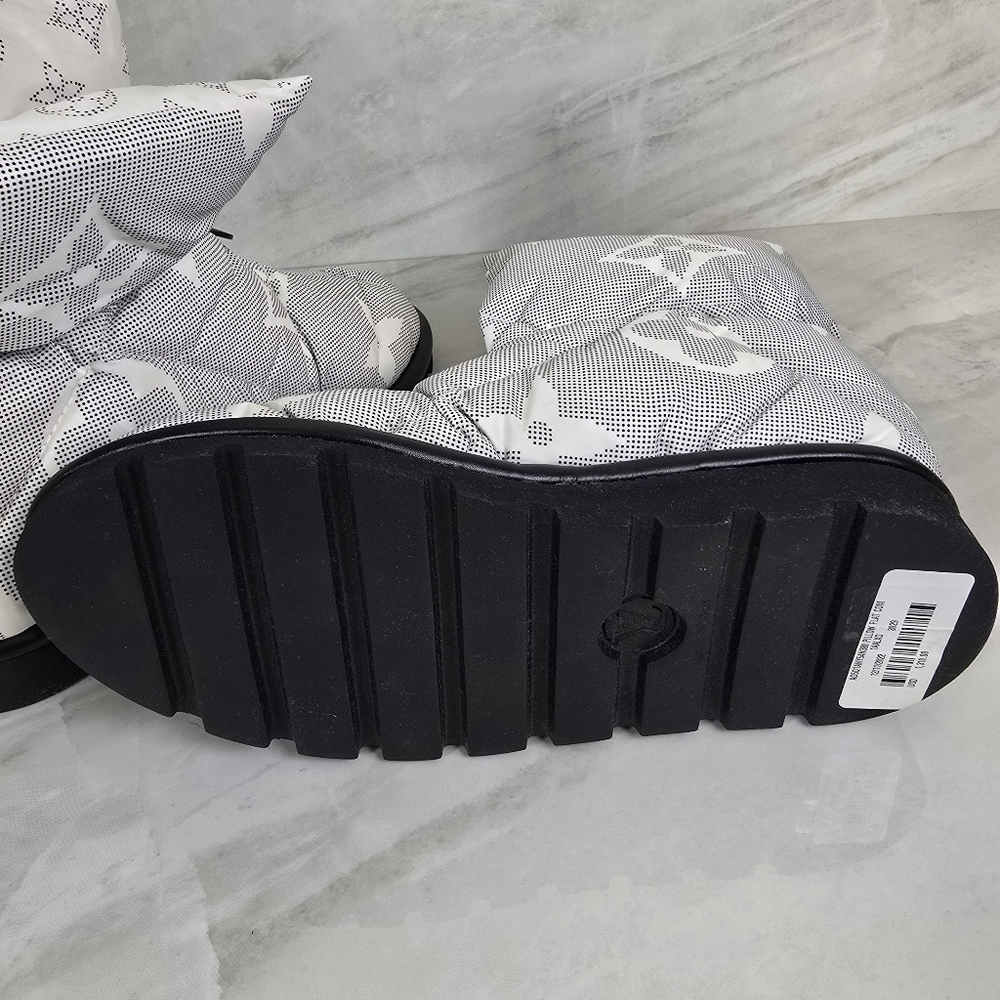Louis Vuitton Monogram Puffer Boots - Picture 6 of 9